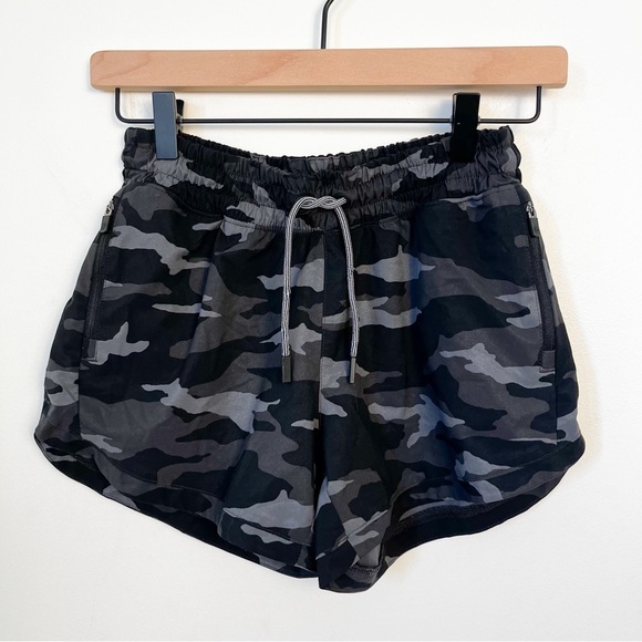Athleta Girl All Play Camo Shorts XL 14 Zipper Pockets Activewear Running - Picture 1 of 10